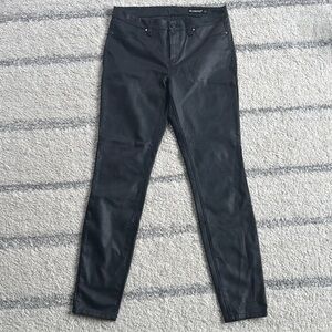 Blank NYC women’s faux leather skinny pants 28